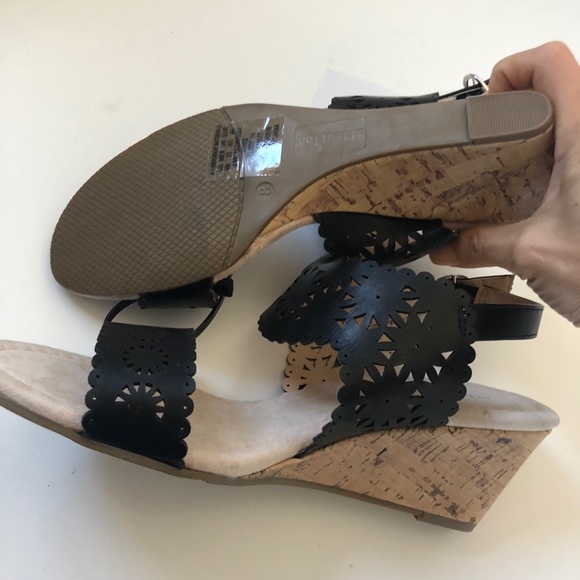 Attention sandals sz 8 Black - Picture 4 of 4